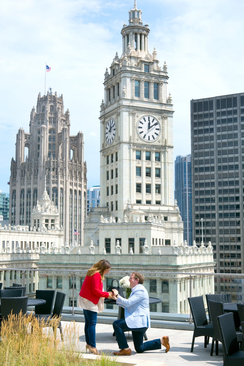 Real life proposal in front of Chicago's Tribune Tower