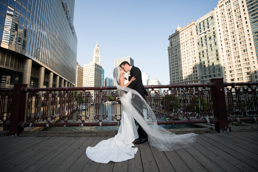 bride and groom on chicago wabash bridge