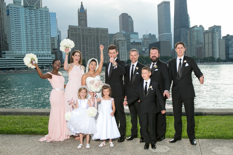 chicago skyline with wedding party